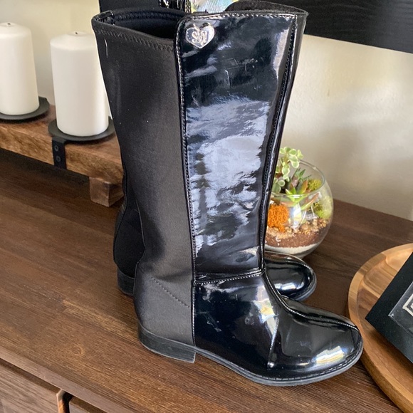 Girl’s Stuart Weitzman 50/50 Black Patent Boot - Picture 4 of 6
